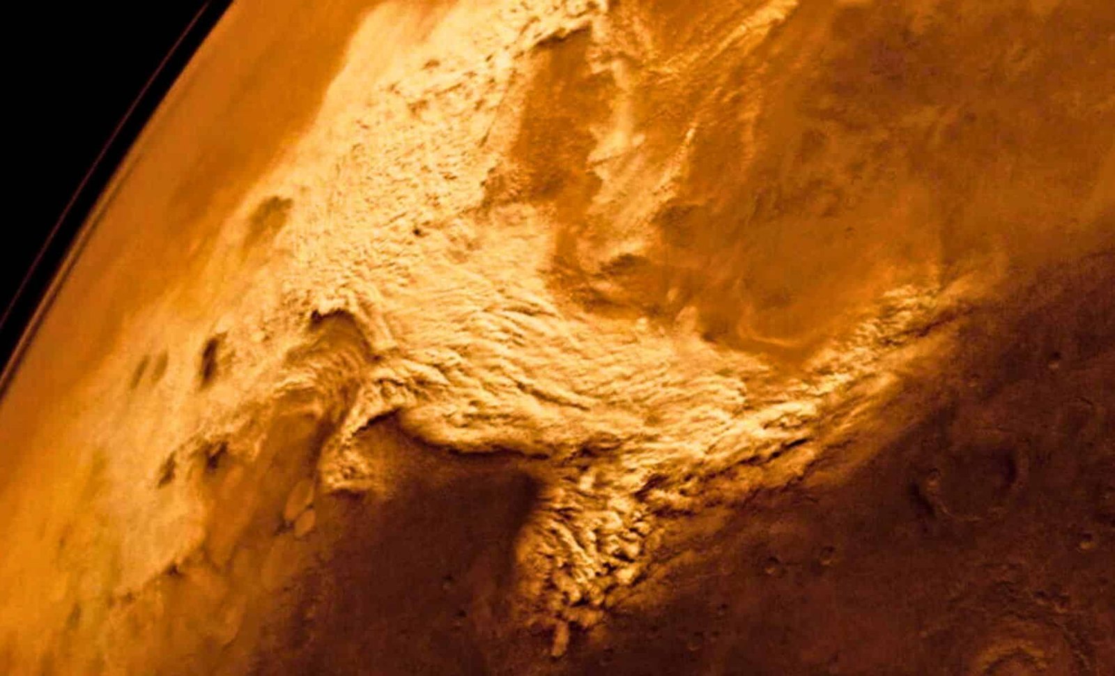 A Mysterious 1,800-Kilometer Cloud Appears on Mars—And Its Cause Defies the Rules of Science 3 local scaleand regional scale duststorms